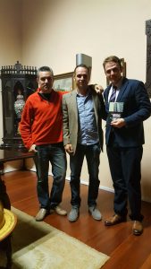 . De izquierda a derecha; los autores, Alfredo Moreno y Alfonso Ferrer, y el historiador Francisco-Javier Castro.