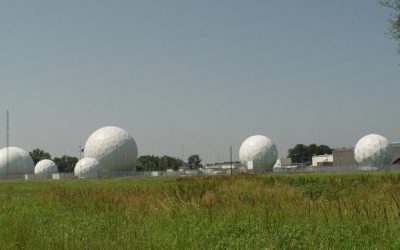 Saludando a posibles escuchas. Historias de radioaficionados, de vigilancia, de Echelón…